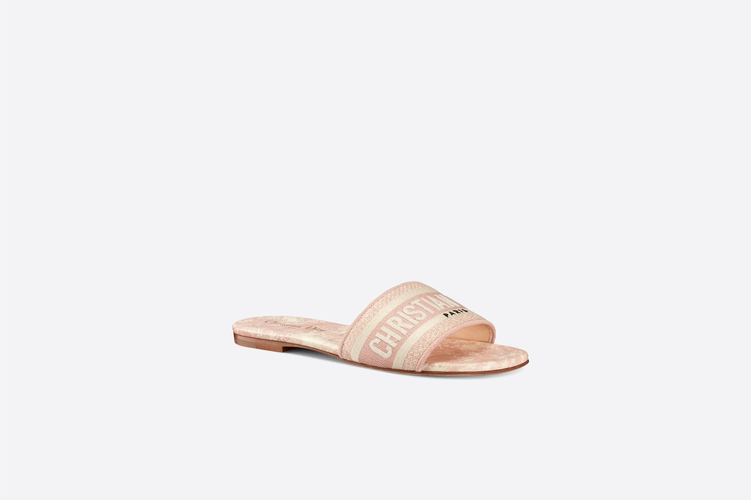 👟👟Ex-factory price 300👟👟 Dior women’s DWAY embroidered half-flops! Flat-soled slippers with letters for street wear. This year, Dor went crazy and changed designers. The whole style changed. Those who liked them quickly grabbed a pair as soon as possible! This knitted embroidered slipper is not just ordinary, comfortable and beautiful. It is a new series of three-dimensional letter embroidered slippers with a very stylish style. It is made with Dior Logo woven canvas embroidery technology! Fashionable touch! Flat slippers are classic, high-quality and glamorous masterpieces. The most popular spring and summer series in the counter are both temperamental, fashionable, classic and attractive. The design style is particularly beautiful on the feet∽ Whether it is a beach vacation or daily wear, it is absolutely full of freshness! ❤️Density embroidery, exquisite ogo texture and delicate lambskin midsole are super comfortable! This must-have item for summer, whether it is a beach vacation or daily wear, it is definitely full of freshness! Made in China with rubber sole and colorful hard box packaging, the high-end and luxurious feel is clear at a glance! Code number: 35——40 41 42 customized color, black, pink, gray